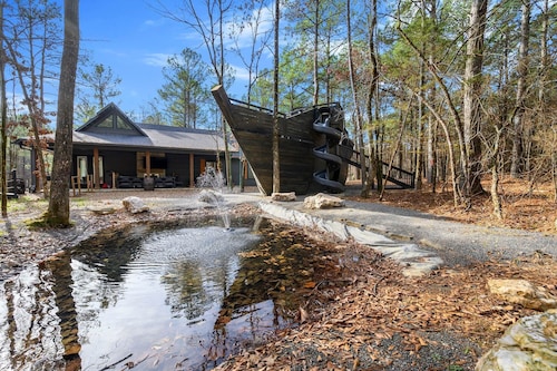Pickleball, Pool, Splash Fountain ,Clubhouse , Walking Trails , Basketball