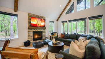 Smart TV, fireplace