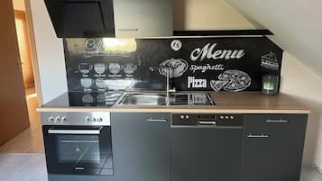 Kühlschrank, Ofen, Herdplatte, Geschirrspüler