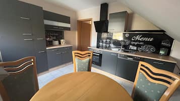 Kühlschrank, Ofen, Herdplatte, Geschirrspüler