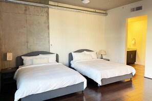 Iron/ironing board, free WiFi, bed sheets - Balcony Luxury High Rise Downtown Fremont Casinos (Las Vegas)