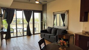 Smart TV, offices - Balcony Luxury High Rise Downtown Fremont Casinos (Las Vegas)