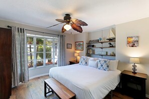 6 Schlafzimmer, Schreibtisch, Bügeleisen/Bügelbrett, Reisekinderbett