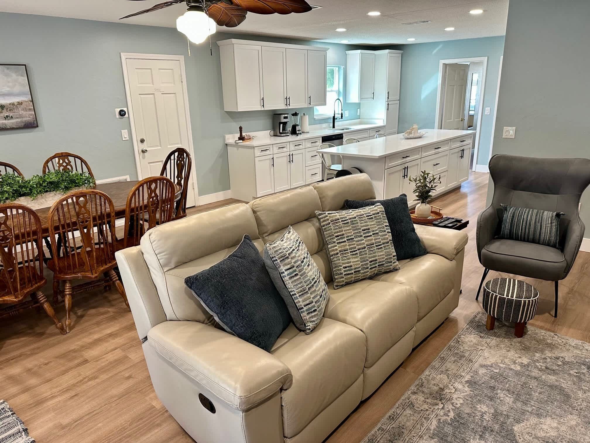 Fernseher, Kamin, Videospiele, Arbeitsbereiche