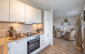 Geladeira, fogão, cooktop, lava-louças