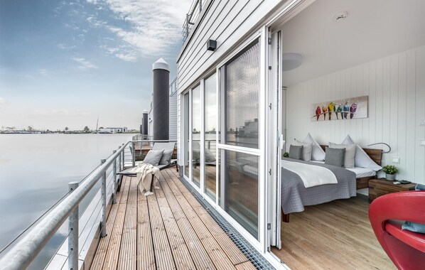 2 bedrooms, iron/ironing board, travel cot, free WiFi - Stunning ship in Olpenitz with sauna (Olpenitz)