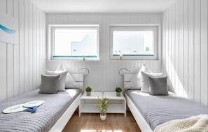 2 slaapkamers, een strijkplank/strijkijzer, reisbedje, gratis wifi
