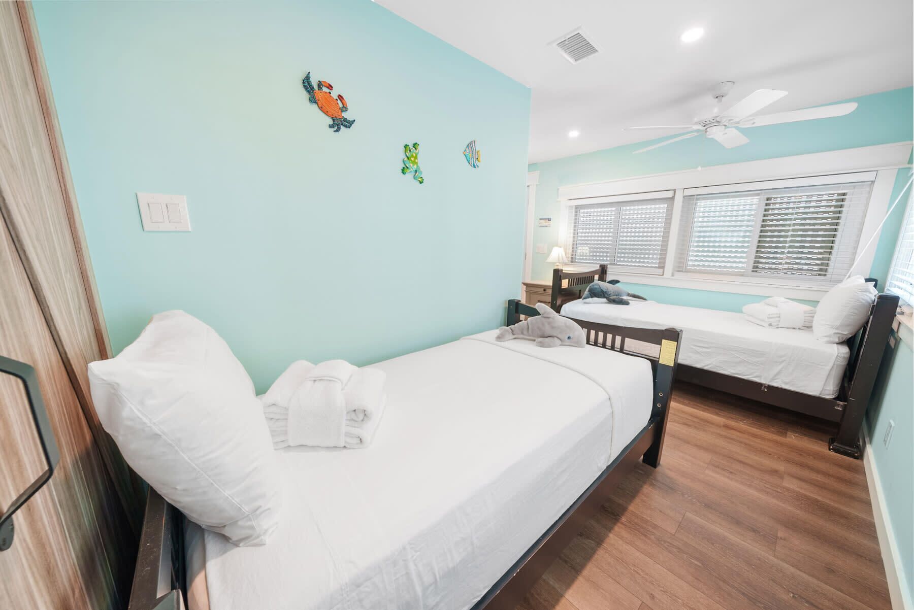 2 bedrooms, iron/ironing board, travel cot, WiFi