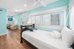2 habitaciones, tabla de planchar con plancha, cuna de viaje y wifi 