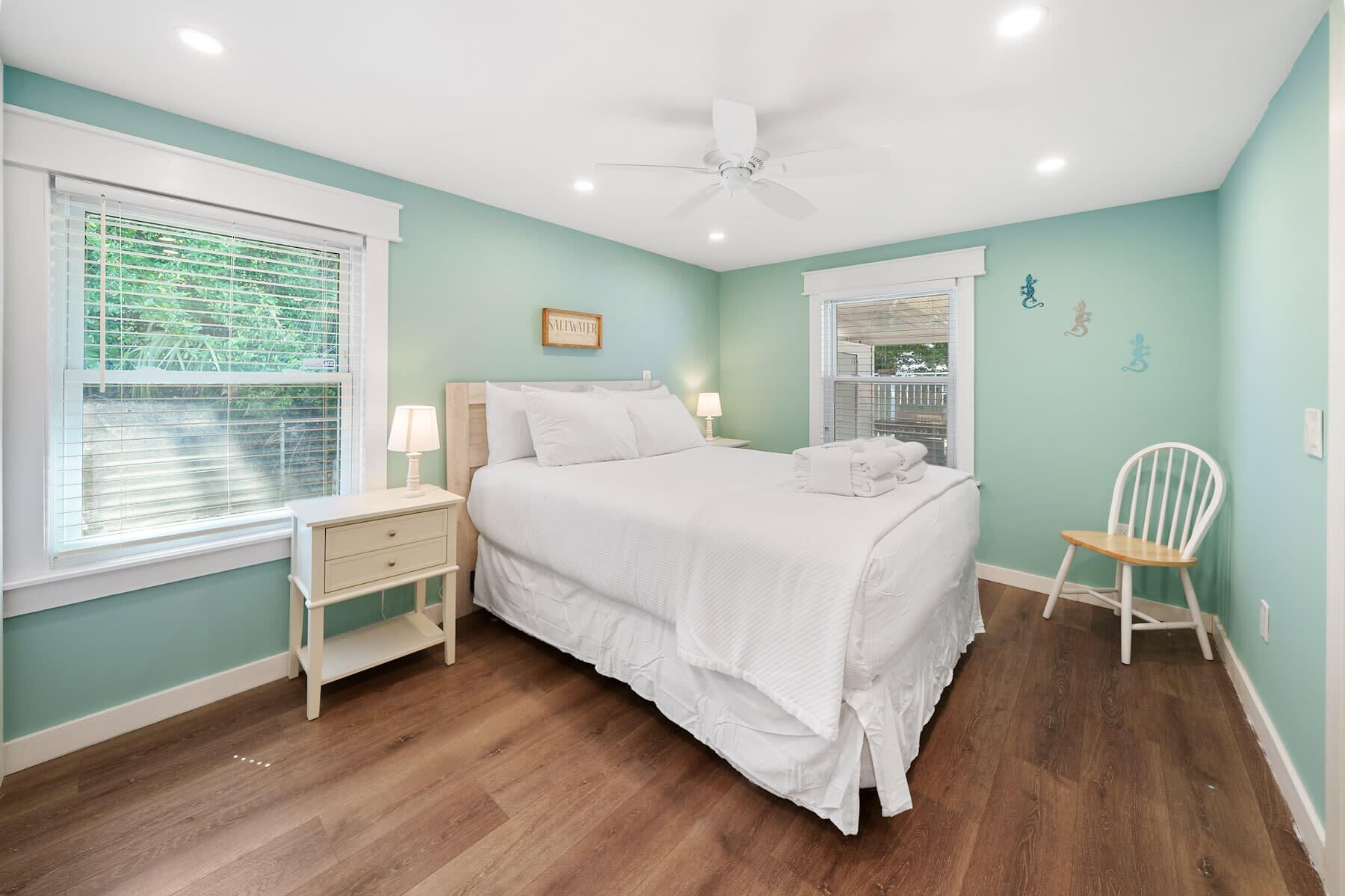 2 habitaciones, tabla de planchar con plancha, cuna de viaje y wifi 