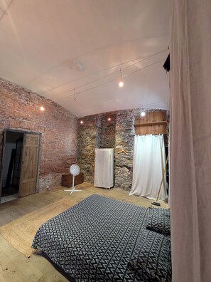 2 makuuhuonetta, silitysrauta/-lauta, Wi-Fi, vuodevaatteet