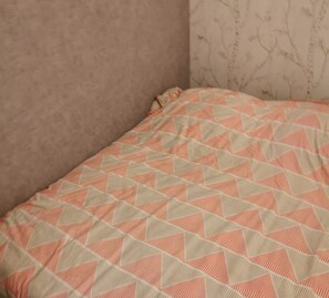 2 chambres, fer et planche à repasser, Wi-Fi, draps fournis