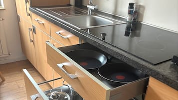 Kühlschrank, Ofen, Herdplatte, Geschirrspüler
