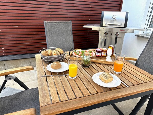 Outdoor dining - Hallgarten Rebe 11 (Oestrich-Winkel)