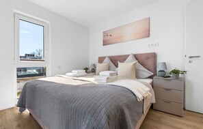 3 slaapkamers, een strijkplank/strijkijzer, reisbedje, gratis wifi