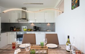 Fridge, oven, stovetop, dishwasher