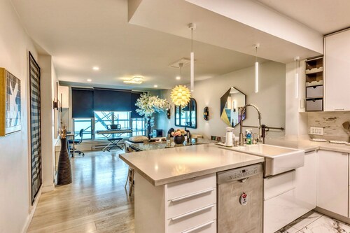 Art Deco Broadway Bedroom (with Shared Common Area)