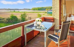 Outdoor dining - Cozy apartment in Boren with sauna (Boren)