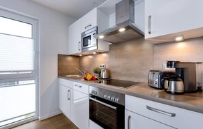 Kühlschrank, Ofen, Herdplatte, Geschirrspüler