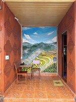 Bungalow Confort, vistas al patio | Espacio para trabajar con un portátil y sistema de insonorización