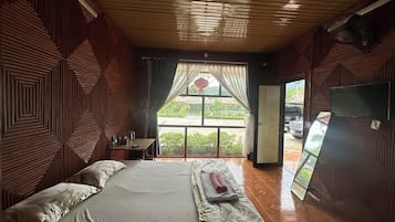Bungalow tiện nghi đơn giản, quang cảnh sân vườn | 1 phòng ngủ, khu vực làm việc phù hợp cho laptop, phòng cách âm