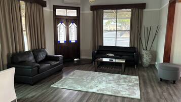 Smart TV, computer monitors