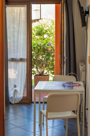 Dining - LE ORTENSIE Independent mini-apartment outdoor space and small garden  (Arezzo)