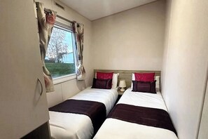 3 室のベッドルーム、アイロン / アイロン台、WiFi (無料)、ベッドシーツ