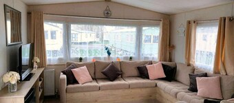 3 Bedroom Caravan - Sleeps 8 - Pets & Free Parking