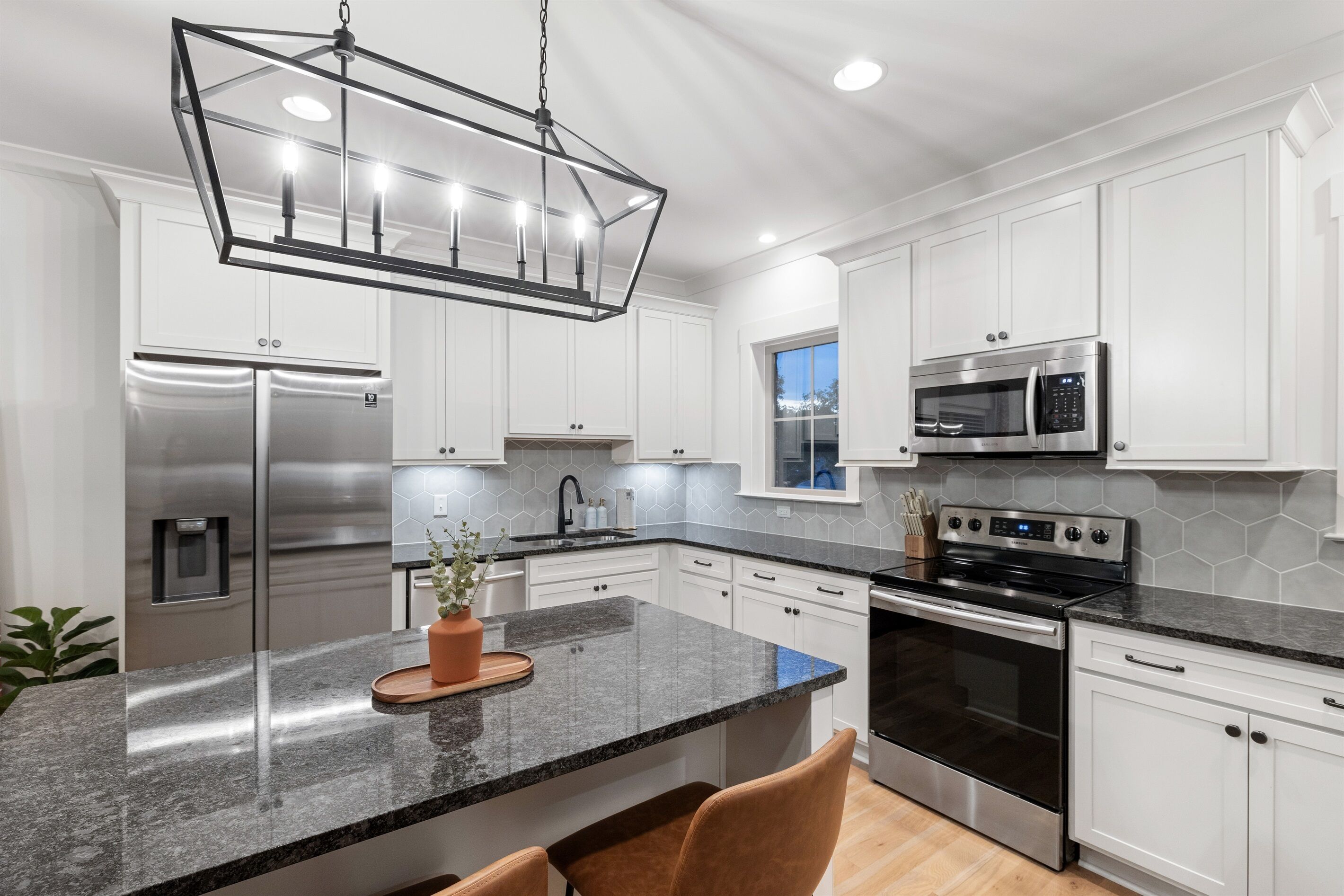 雪櫃、微波爐、焗爐、爐具