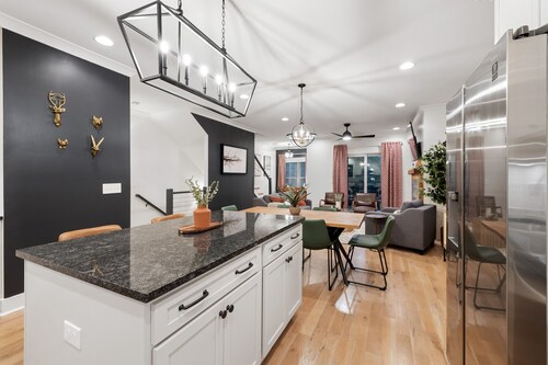 Rooftop Relaxation in Downtown Murfreesboro