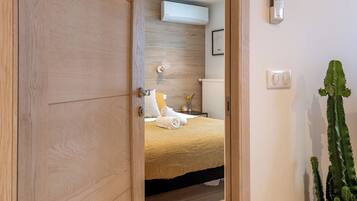 1 habitación, tabla de planchar con plancha, wifi y ropa de cama