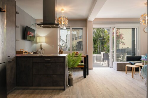 Family sized condo. Fully equipped.5 min from the beach. Pet friendly.