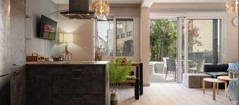 Family sized condo. Fully equipped.5 min from the beach. Pet friendly.