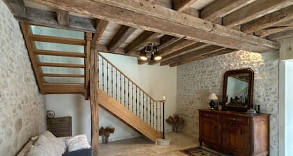 Family-Friendly Getaway: Heated Pool, Garden, Near Fontainebleau & Paris