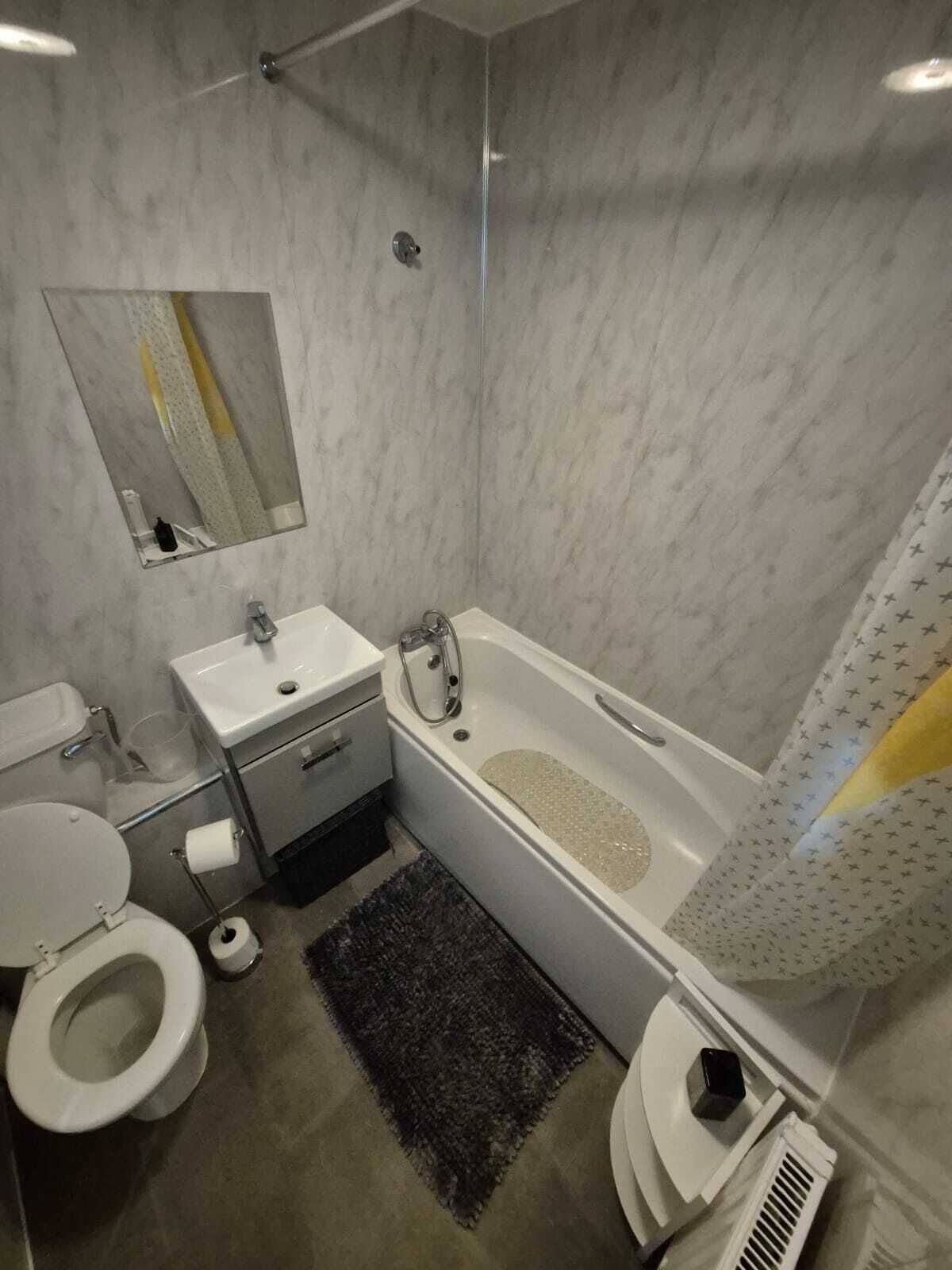 Apartment | Bathroom | Separate tub and shower, deep soaking tub, towels