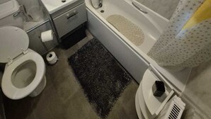 Apartment | Bathroom