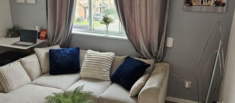 Enchanting Enfield Studio Free Parking