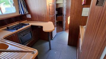 Réfrigérateur, plaque de cuisson, cafetiÚre/bouilloire