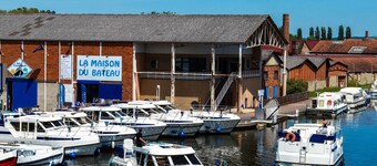 Unique Stay on a Boat in Digoin