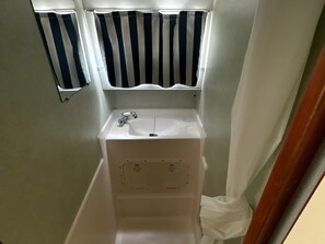 Bathroom - Unique Stay on Triton 1050: Private Riverboat for Up to 8 Guests (Luzech)