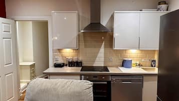 Departamento | Cocina privada | Refrigerador, microondas, horno y parrilla de estufa
