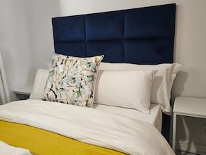 2 bedrooms, iron/ironing board, WiFi, bed sheets - Cozy 2-bedroom apartment in phenomenal Sandton with WiFi, fitness room (Sandton)