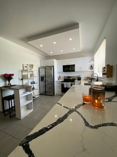 3-bedroom house with pool