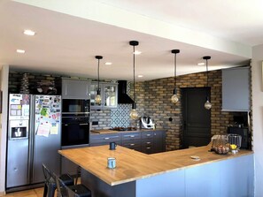 Micro-ondes, four, plaque de cuisson, lave-vaisselle