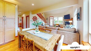 Dining - Escape to Edgewood - Hot Tub! Pet Friendly! (Seaside)