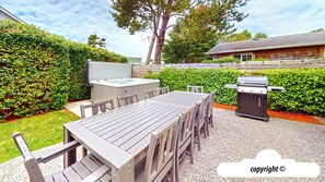 Outdoor dining - Escape to Edgewood - Hot Tub! Pet Friendly! (Seaside)