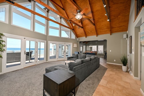 New! Stunning Geneva/Ashtabula Lakefront sleeps 16