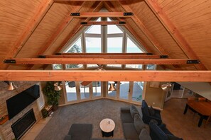 Téléviseur connecté, foyer, jeux vidéo, lecteur de DVD