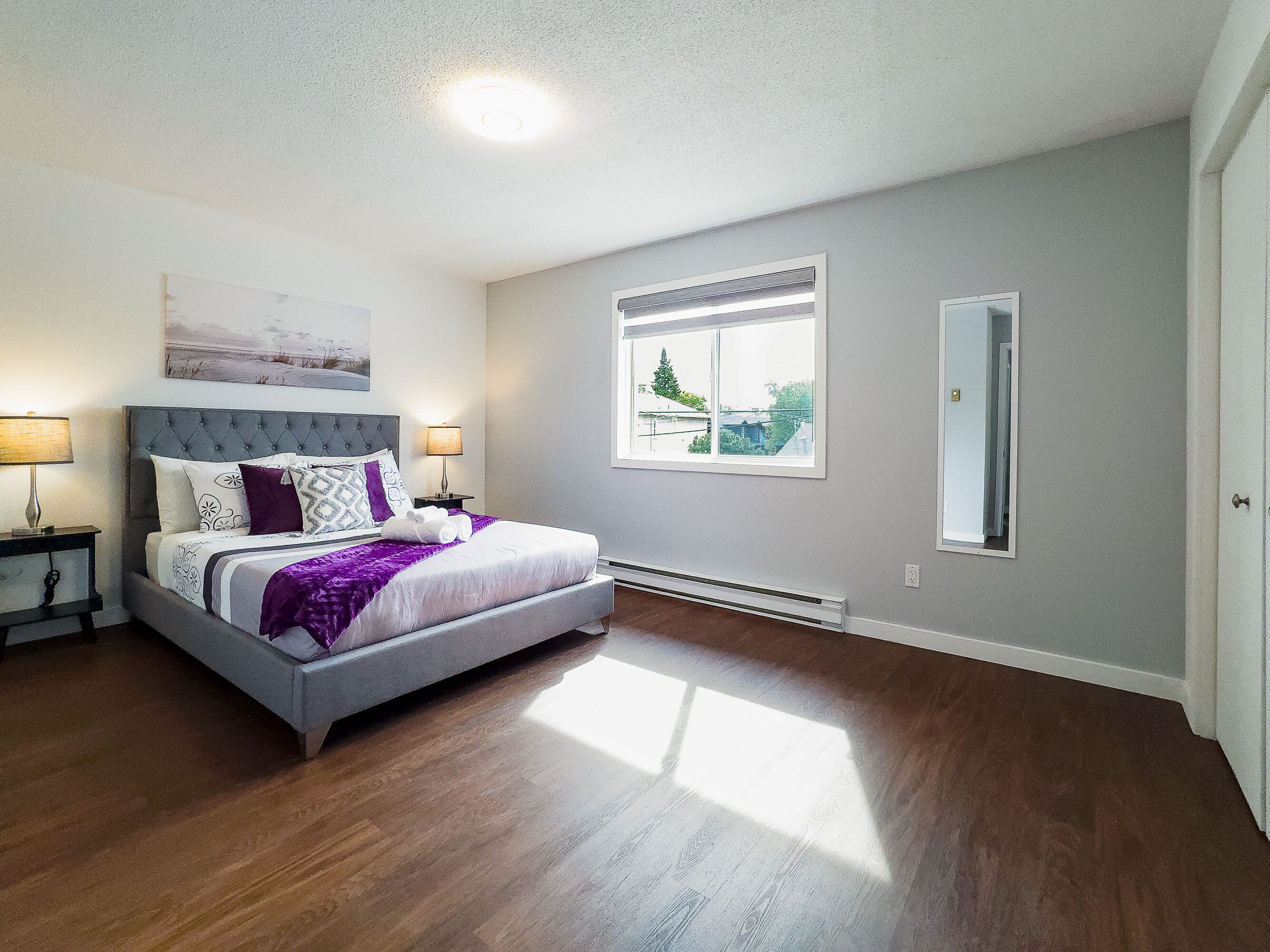 3 habitaciones, tabla de planchar con plancha, wifi y ropa de cama 